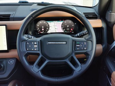 LAND ROVER DEFENDER - 9