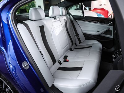 2018 BMW M5 — миниатюра 74