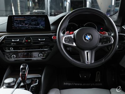 2018 BMW M5 — миниатюра 61