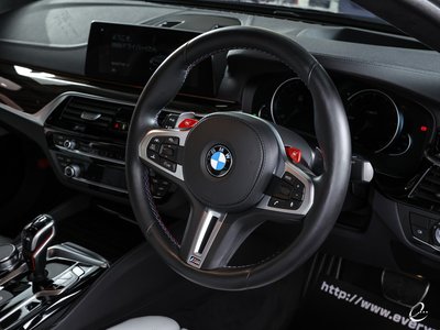 2018 BMW M5 — миниатюра 62