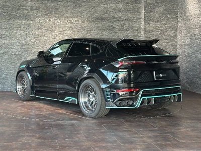 LAMBORGHINI URUS - 3