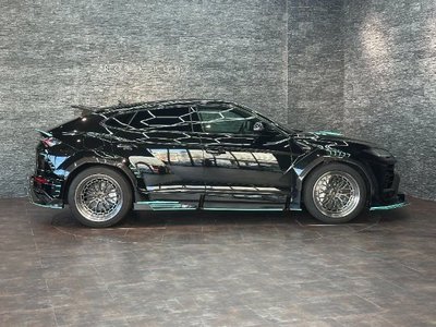 LAMBORGHINI URUS - 5