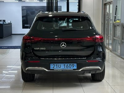 صورة 2 لـ 2025 Mercedes-BENZ EQA