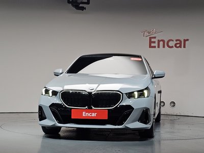 2024 BMW 5 SERIES 照片 2