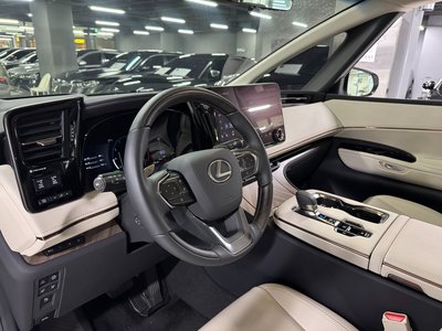 صورة 3 لـ 2025 Lexus LM