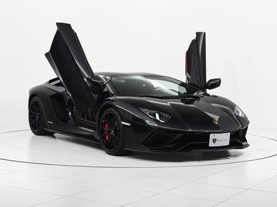 LAMBORGHINI AVENTADOR - 1