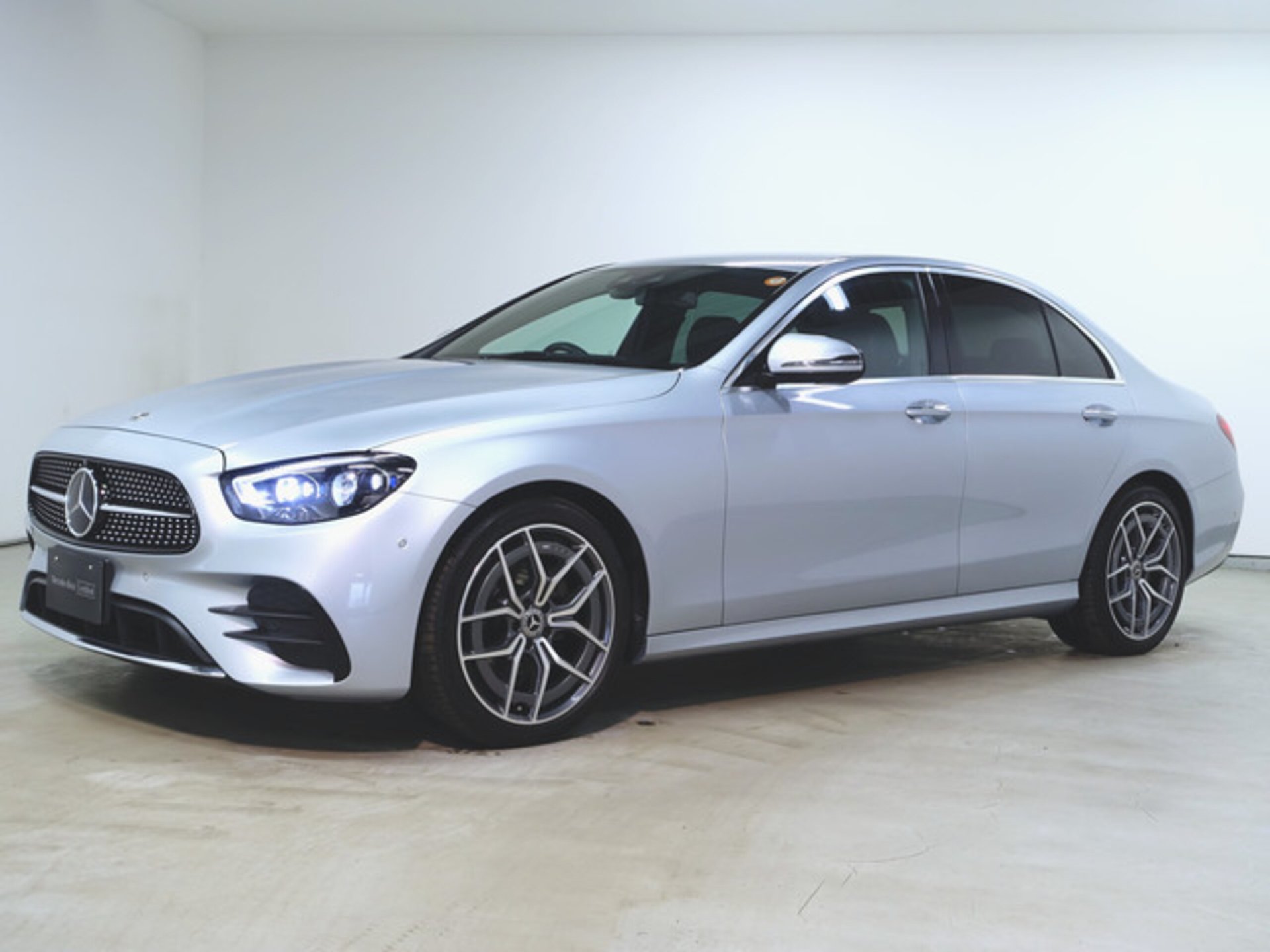 MERCEDES-BENZ E-CLASS - View 1