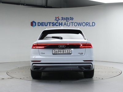 AUDI Q8 - 3