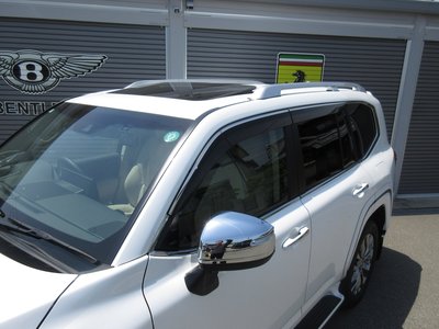 TOYOTA LAND CRUISER 300 - 8