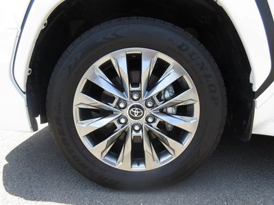 TOYOTA LAND CRUISER 300 - 7