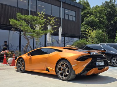 صورة 7 لـ 2023 Lamborghini HURACAN