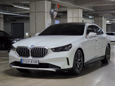 BMW 5 SERIES - 1