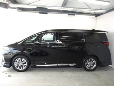 2025 Toyota ALPHARD — фото 3