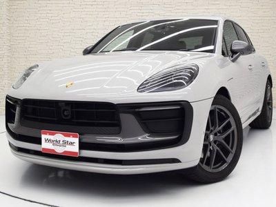PORSCHE MACAN - 1