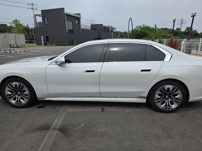 BMW 7 SERIES - 2