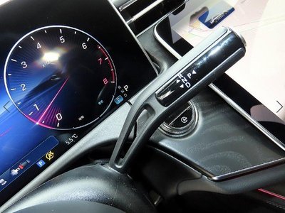 MERCEDES-BENZ E-CLASS - 10