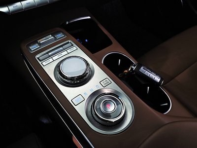 صورة 9 لـ 2022 Genesis GV70