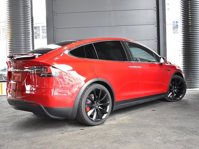 TESLA MODEL X - 10