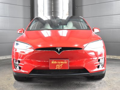 TESLA MODEL X - 8