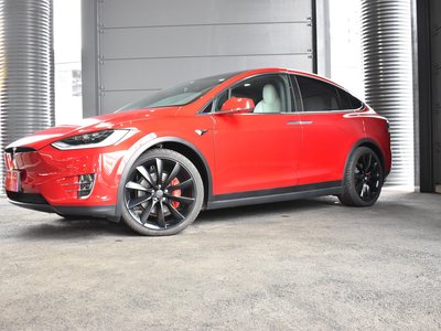 TESLA MODEL X - 7