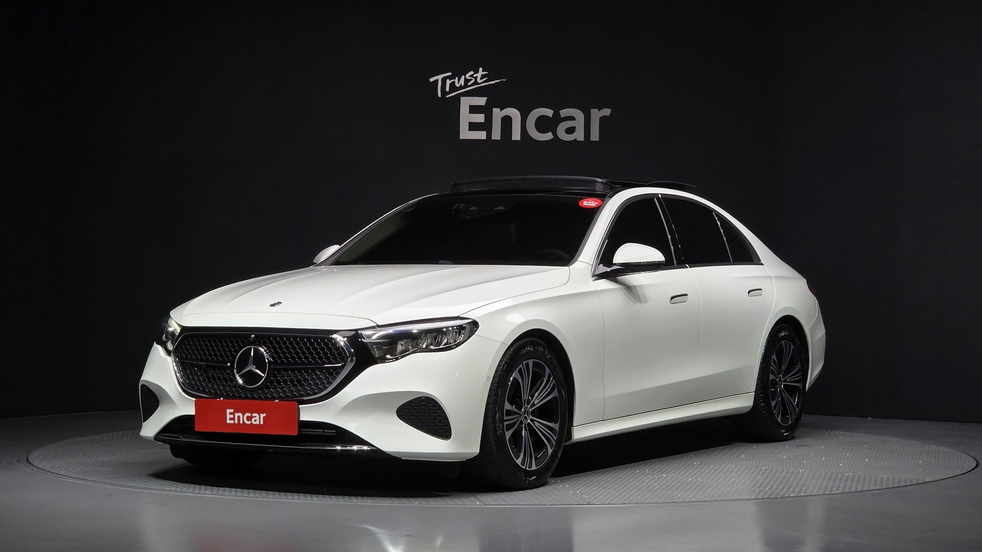 MERCEDES-BENZ E-CLASS - View 1