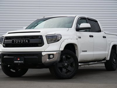 TOYOTA TUNDRA - 1