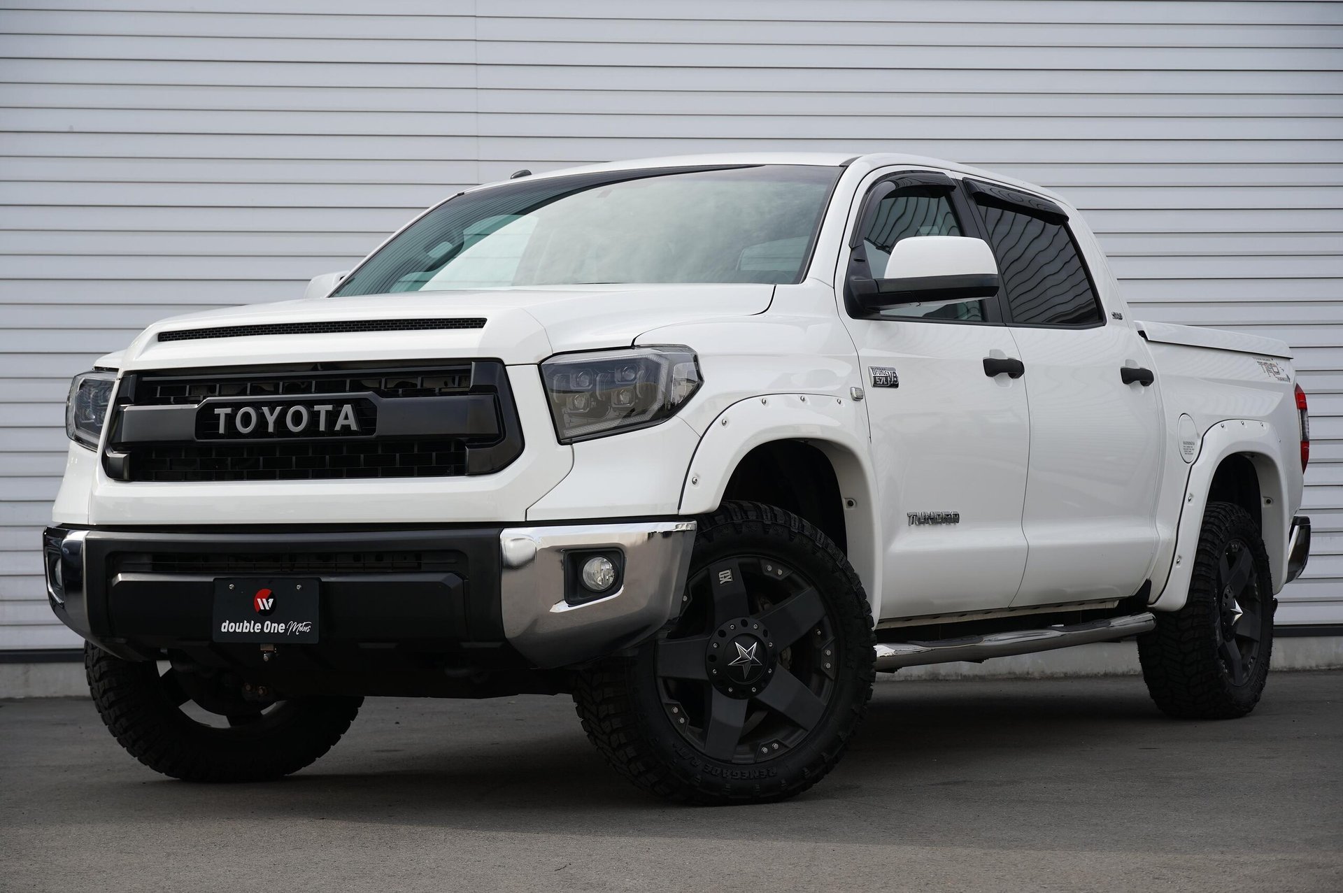 TOYOTA TUNDRA - View 1