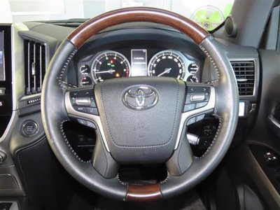 صورة مصغرة 11 لـ 2016 Toyota LAND CRUISER 200