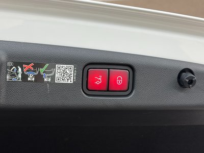 2025 Mercedes-BENZ E-CLASS — миниатюра 19