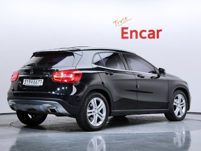 MERCEDES-BENZ GLA - 3