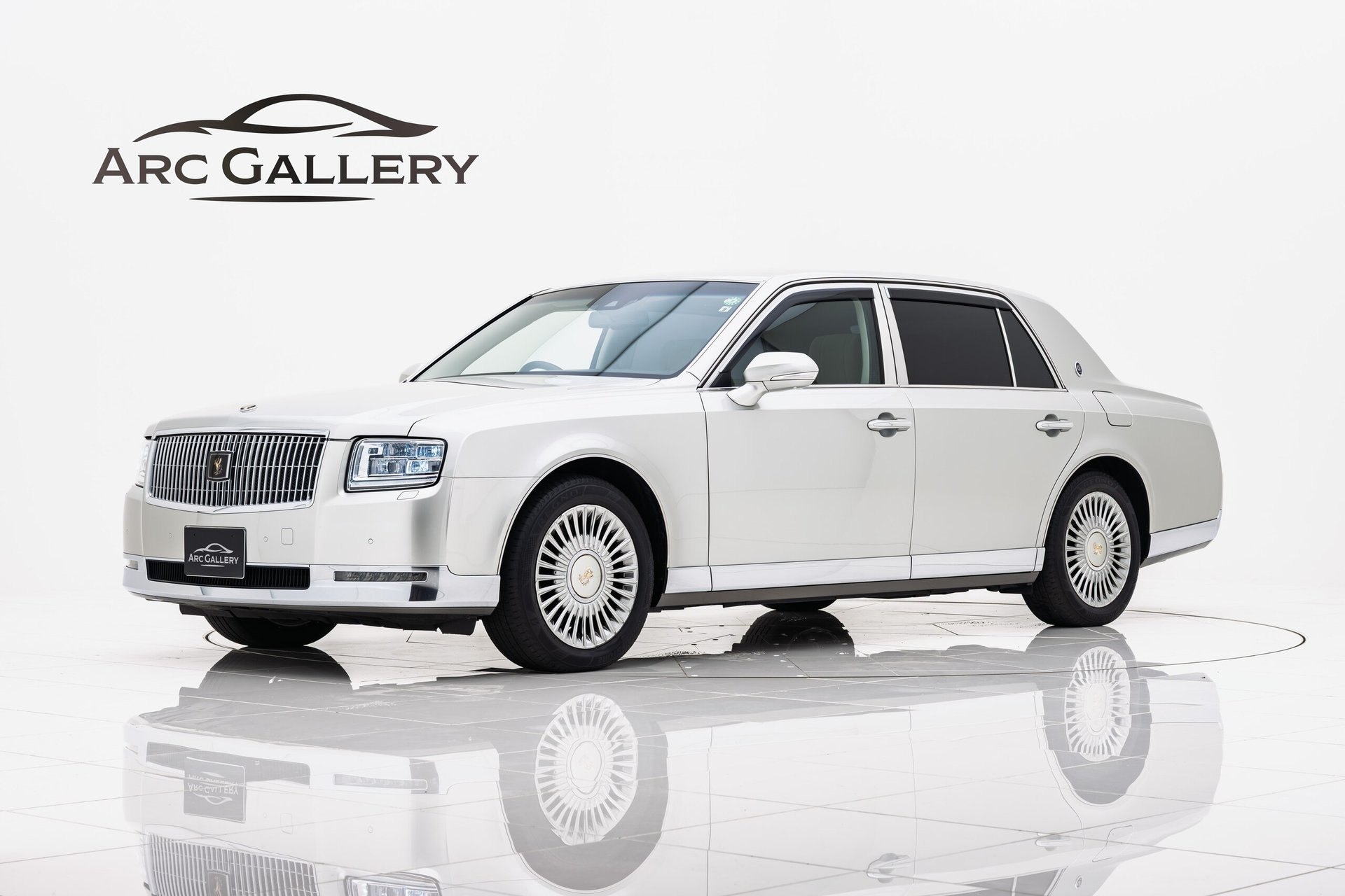 TOYOTA CENTURY - View 1