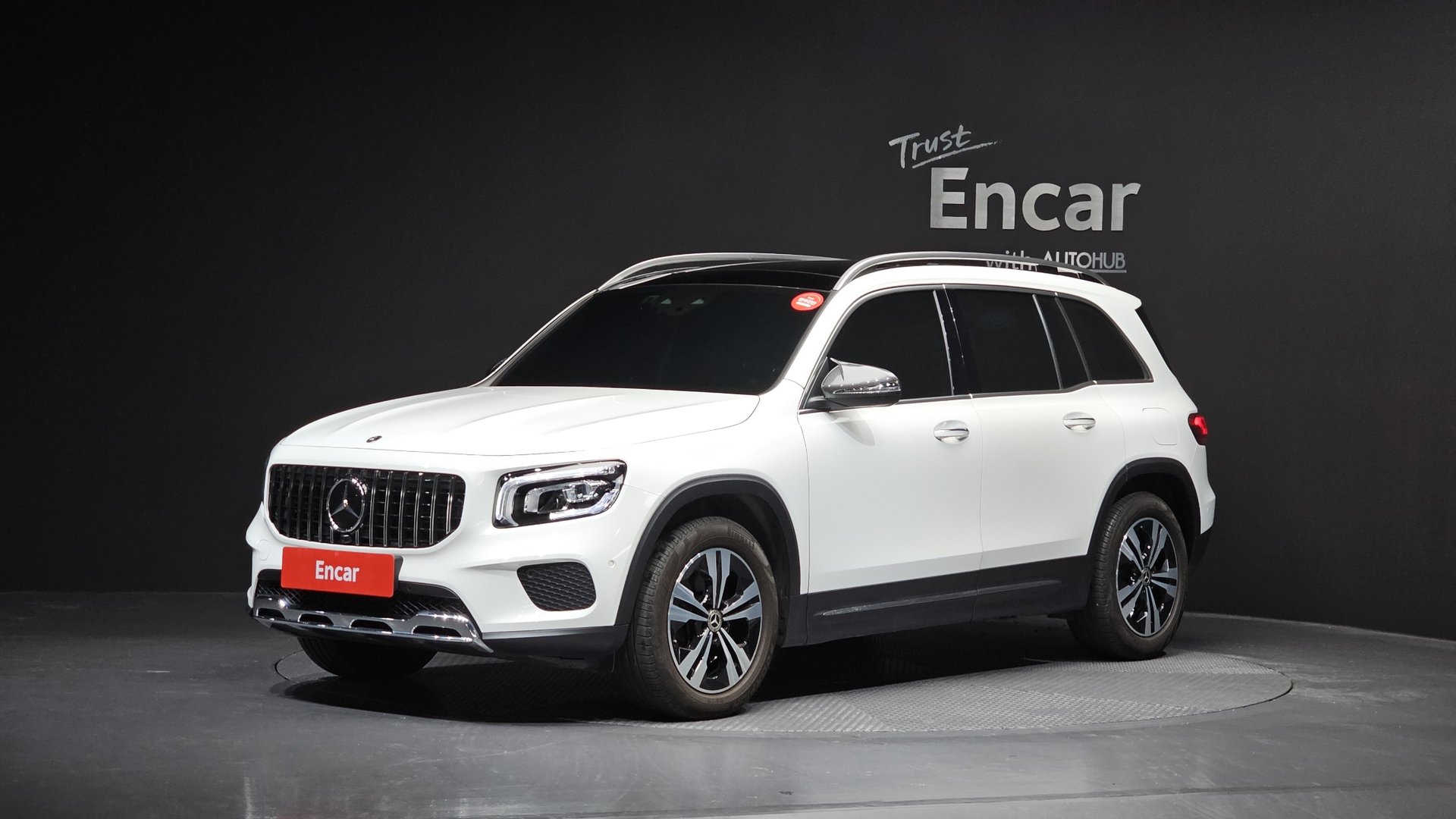 MERCEDES-BENZ GLB - View 1