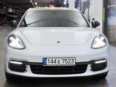 PORSCHE PANAMERA - 4
