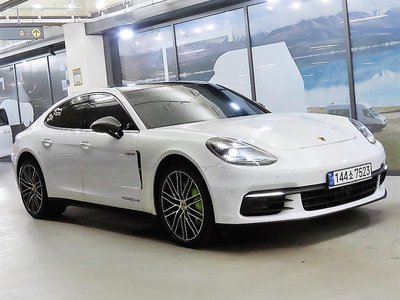 PORSCHE PANAMERA - 1