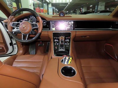 PORSCHE PANAMERA - 10
