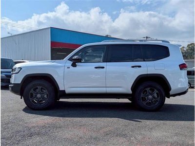 TOYOTA LAND CRUISER 300 - 9