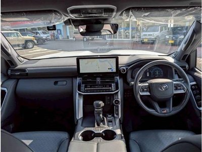 TOYOTA LAND CRUISER 300 - 3