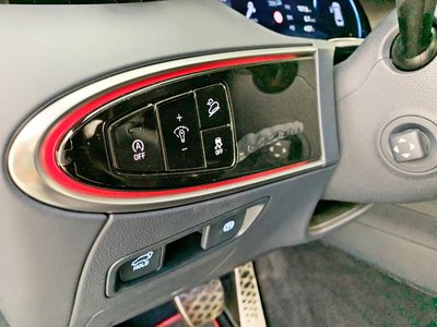 2023 Genesis GV70 thumbnail 17