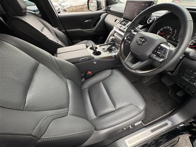 TOYOTA LAND CRUISER 300 - 8