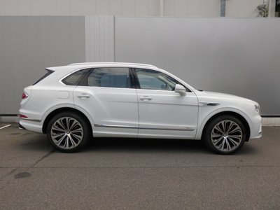 2025 Bentley BENTAYGA photo 4