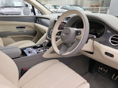 2025 Bentley BENTAYGA photo 10