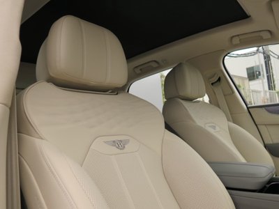 صورة مصغرة 11 لـ 2025 Bentley BENTAYGA