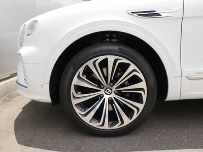 2025 Bentley BENTAYGA photo 9