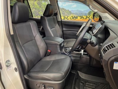 TOYOTA LAND CRUISER PRADO - 10