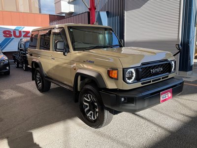 TOYOTA LAND CRUISER 70 - 3
