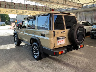 TOYOTA LAND CRUISER 70 - 8