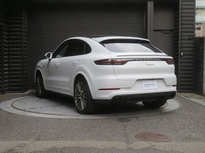 PORSCHE CAYENNE COUPE - 8