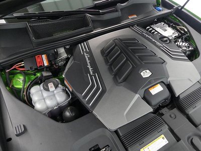 LAMBORGHINI URUS - 6