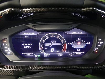 LAMBORGHINI URUS - 4