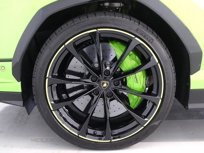 LAMBORGHINI URUS - 3